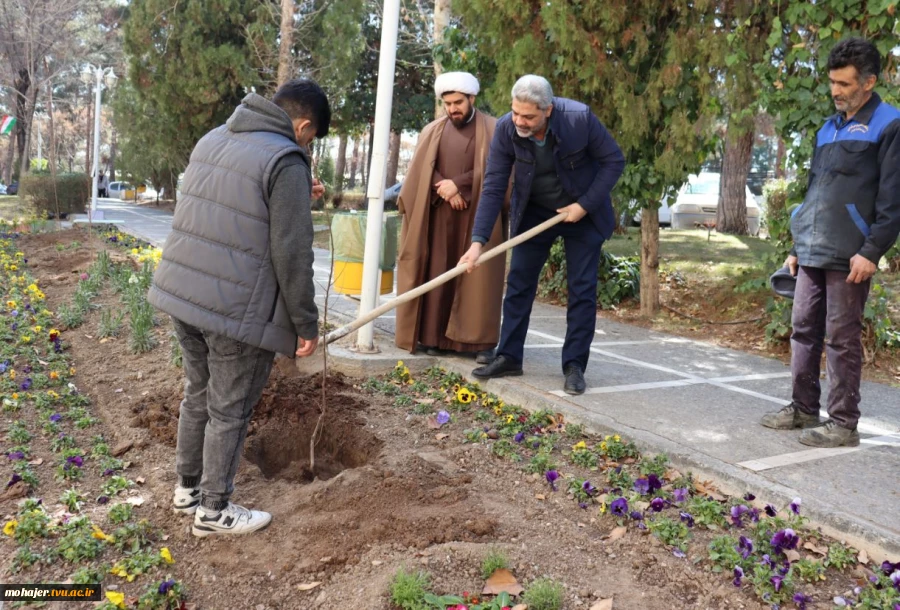 مراسم روز درختکاری در دانشکده فنی شهید مهاجر اصفهان 2