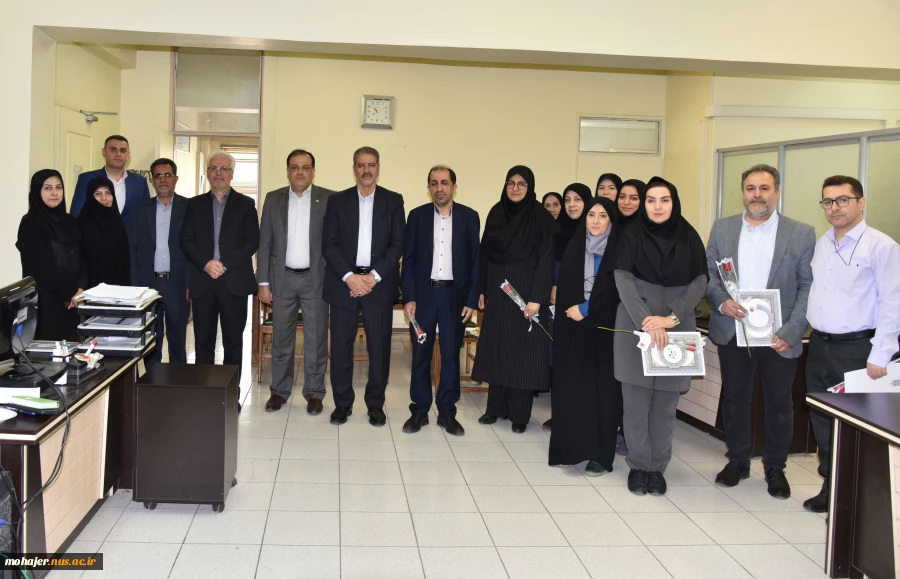 به مناسبت روز معلم و با حضور ریاست دانشگاه ملی مهارت صورت گرفت:
تجلیل از استادان برجسته دانشکده دختران ولیعصر (عج) 2